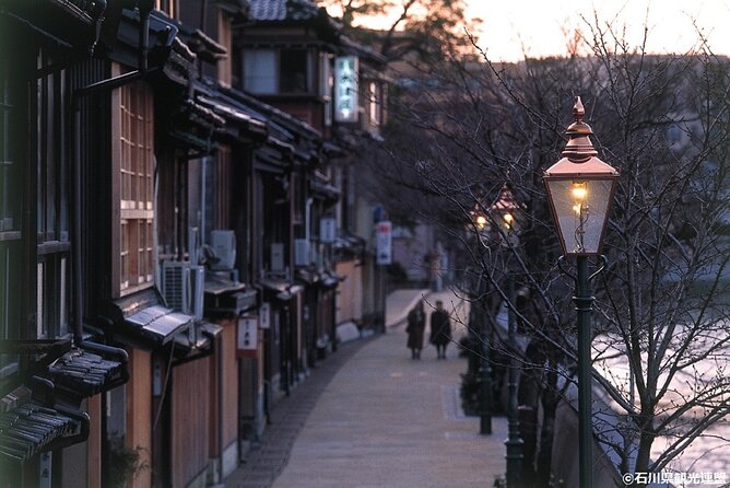 Kanazawa Half Day E-bike Tour - Passing the 21st Century Museum