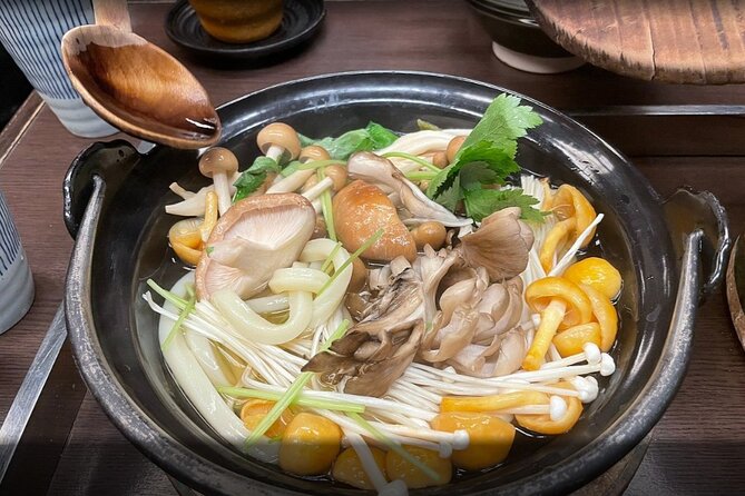 Kanazawa Night Tour with Local Meal and Drinks - Dinner in a local restaurant
