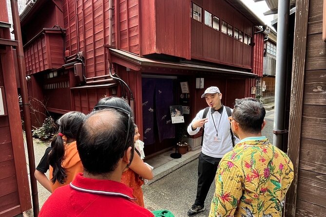 Kanazawa Ninja Temple Half Day E-bike tour - Narrow streets and samurai homes in Nagamachi