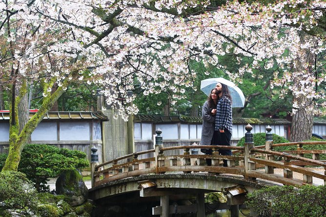 Kanazawa private 1 day/Photoshoot by professional photographer - The walk toward Kanazawa Castle