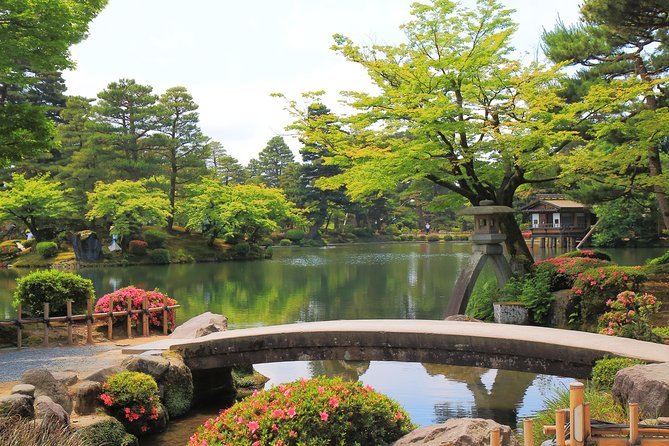 Kanazawa private 1 day/Photoshoot by professional photographer - Omicho Market turns sightseeing into lunch