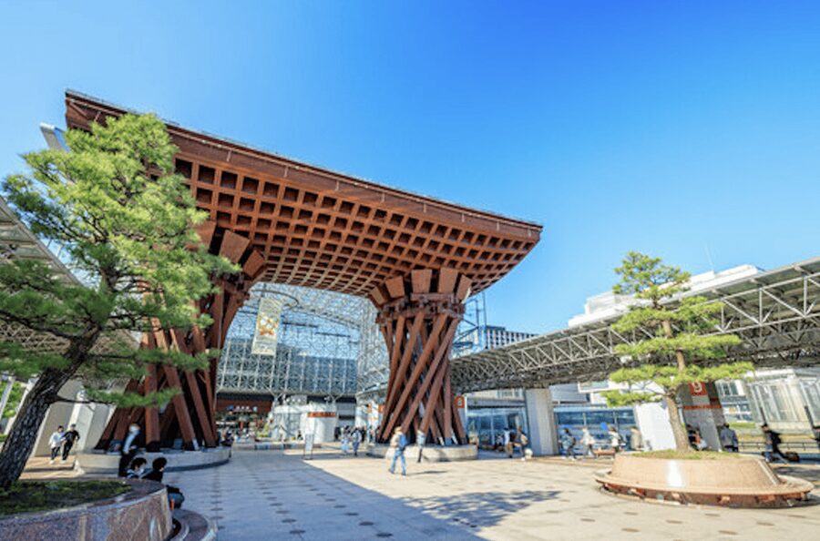 Kanazawa: Private Custom Tour with Local Guide - Kanazawa Castle and the samurai past