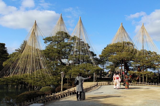 Kanazawa Private Tour with a Local – Highlights & Hidden Gems - Tasting Kanazawa at Omicho Market