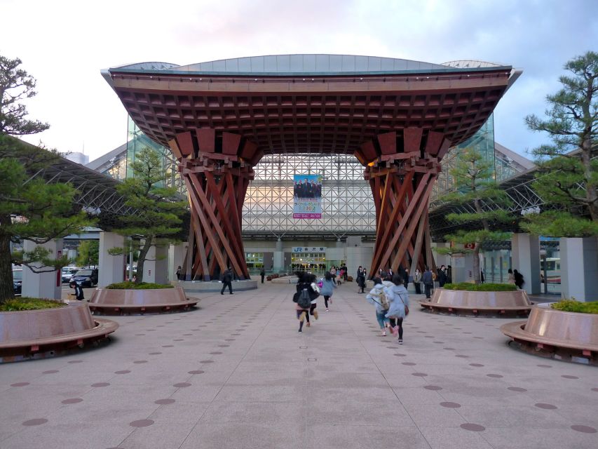 Kanazawa: Private Walking Tour with a Local - Why a private local walk works so well in Kanazawa