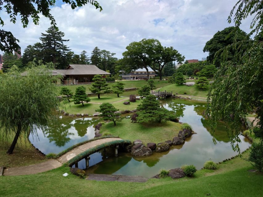 Kanazawa: Samurai, Matcha, Gardens and Geisha Full-Day Tour - Starting beneath Kanazawa Station’s giant samurai-era welcome