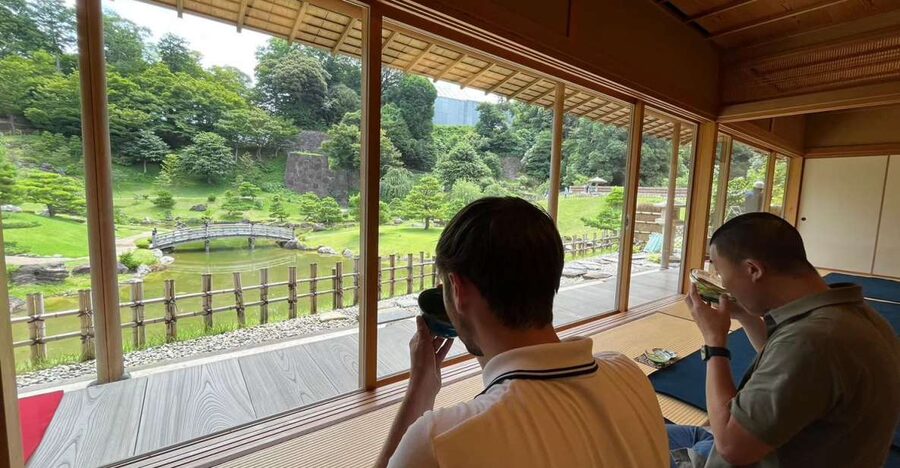 Kanazawa: Samurai, Matcha, Gardens and Geisha Full-Day Tour - Oyama Shrine mixes Japanese tradition with Western glass