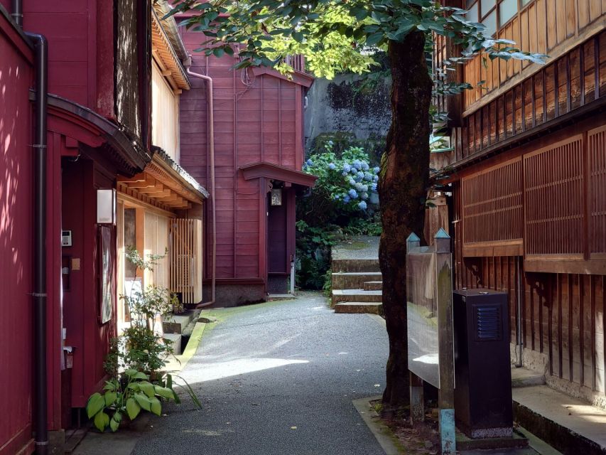 Kanazawa: Samurai, Matcha, Gardens and Geisha Full-Day Tour - A full day that asks for proper shoes