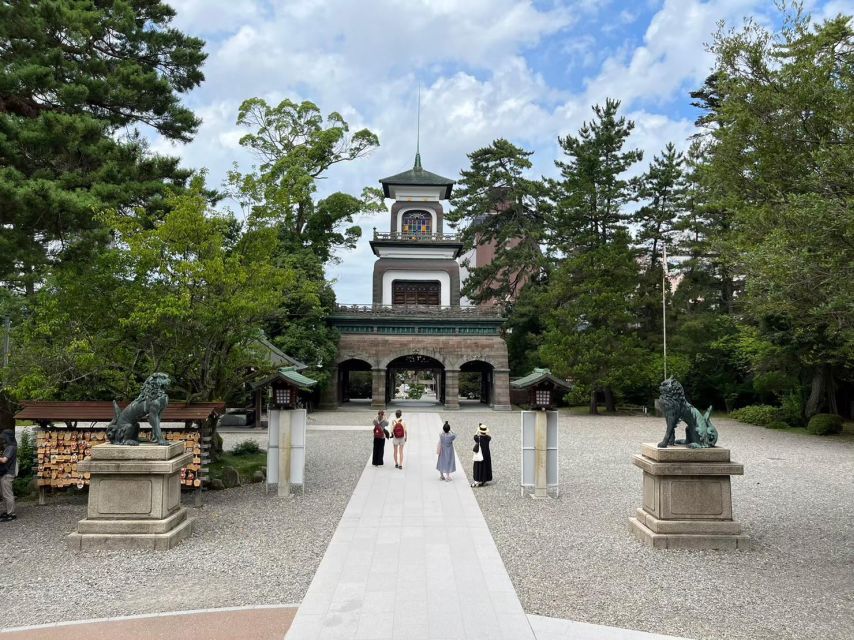 Kanazawa: Samurai, Matcha, Gardens and Geisha Full-Day Tour - Nagamachi reveals the everyday samurai neighborhood