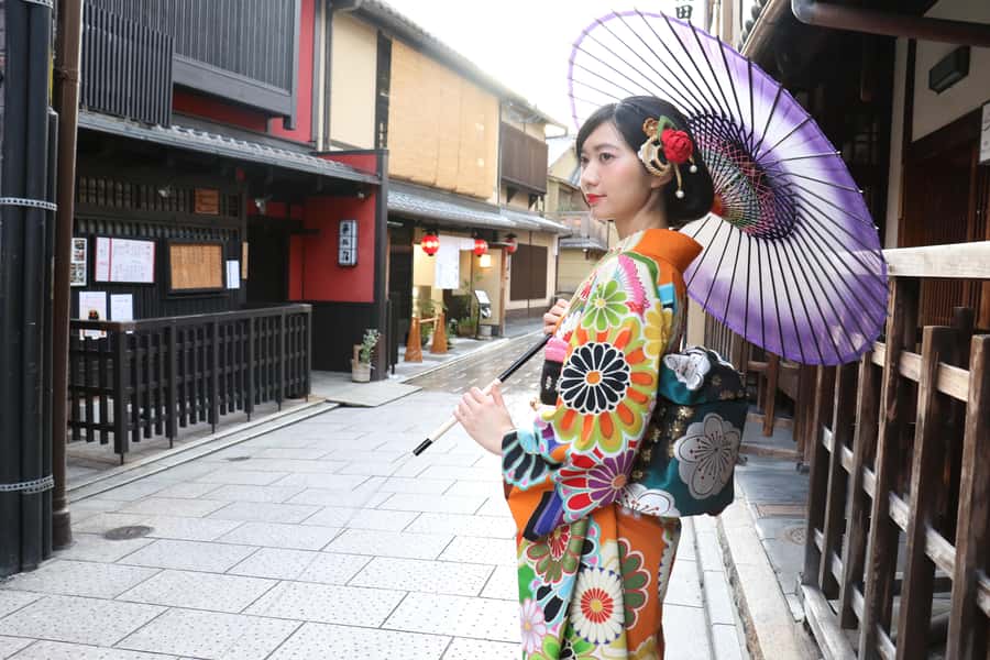 Kanazawa:Traditional Experience -kimono rent at wargo - Arriving at the store on the G floor