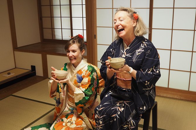 Kimono and Tea Ceremony in Miyajima - Watching the tea master before making matcha