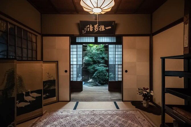 Kimono Tea Ceremony at Kyoto Maikoya, Karasuma Shijo - Sitting on tatami for the tea ceremony