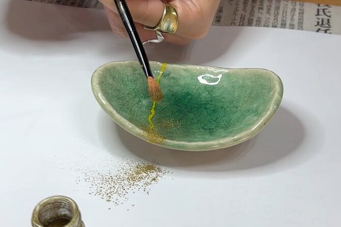 Kintsugi Experience in Naha, Okinawa - Art from Broken Pieces! - Choosing and preparing your pottery
