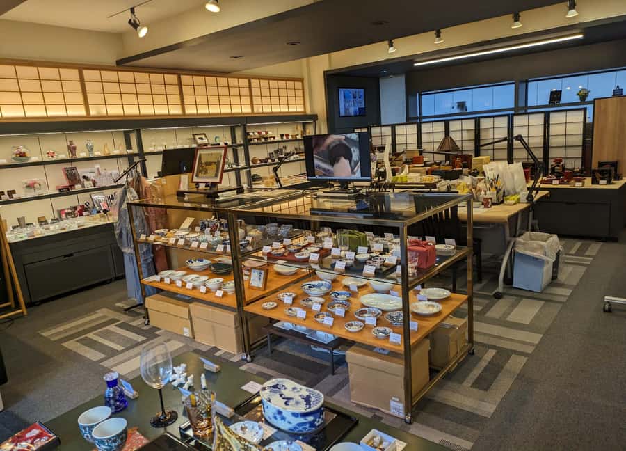 Kintsugi Experience with Arita Ware in Tokyo (English Guide) - Why Kintsugi means more than putting a plate back together