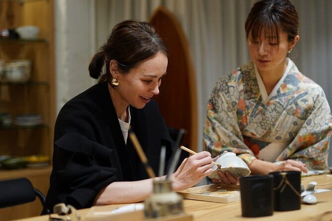Kintsugi Workshop Class in Shibuya, Tokyo with mon cadeau - Learning the Technique Step by Step
