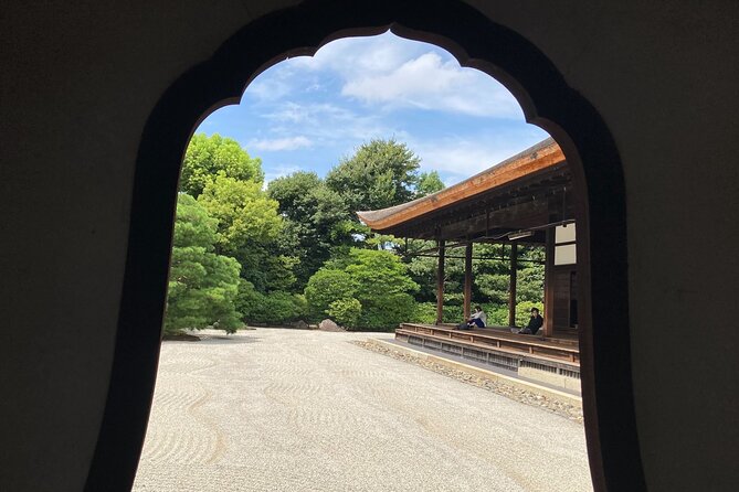 Kiyomizu Temple and Backstreets of Gion, Half Day Group Tour - Climbing toward Kiyomizu-dera