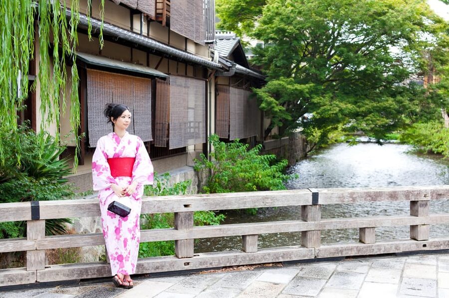 Kyoto: 1 Day Traditional Japanese Kimono Rental Experience - A pleasant shop experience with personal touches