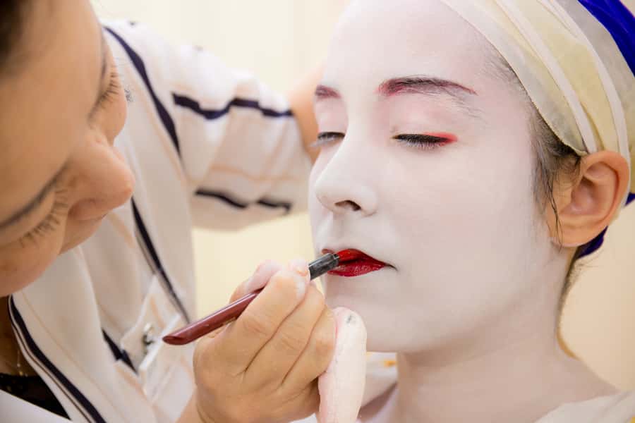 Kyoto: 2-Hour Maiko Makeover and Photo Studio Shoot - Languages, timing, and cancellation
