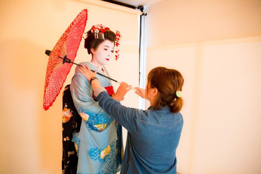 Kyoto: 2-Hour Maiko Makeover and Photo Studio Shoot - Learning to move and pose like a maiko