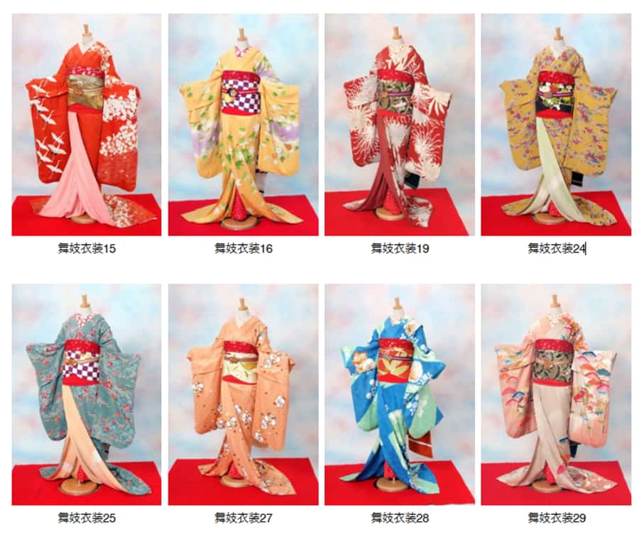 Kyoto: 2-Hour Maiko Makeover and Photo Studio Shoot - Choosing a kimono with seasonal meaning