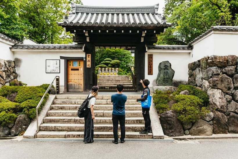 Kyoto: 3-Hour Fushimi Inari Shrine Hidden Hiking Tour - Climbing Mount Inari and reaching the torii