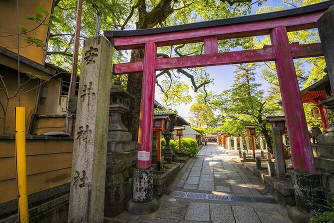 Kyoto 5-Star Geisha Night Walk: Small-Group Authentic Experience - Why an evening walk works better in Gion