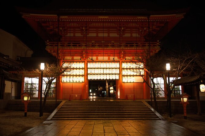 Kyoto 5-Star Geisha Night Walk: Small-Group Authentic Experience - Yasaka Shrine after sunset