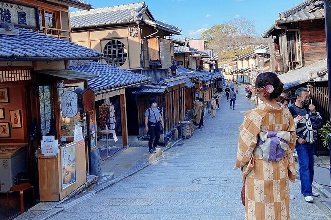 Kyoto 6h Private Tour Fushimi Inari, Kiyomizu, Gion & Hidden Gems - Yasakanoto, Kyoto’s five-story photo landmark