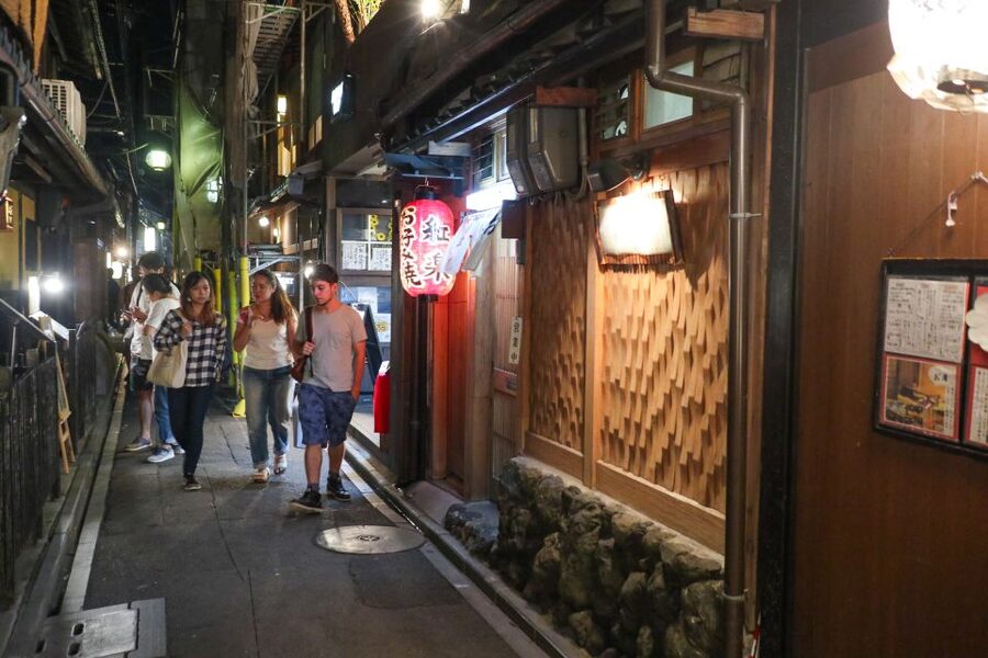 Kyoto : Bar Hopping Tour in Pontocho Alley at Night - Why Kyoto nightlife is worth your evening