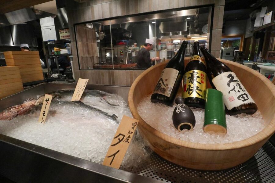 Kyoto : Bar Hopping Tour in Pontocho Alley at Night - What the guide adds to the evening