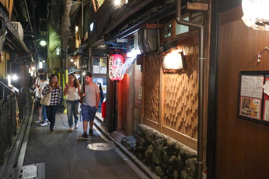 Kyoto : Bar Hopping Tour in Pontocho Alley at Night - Is $120 a fair price?
