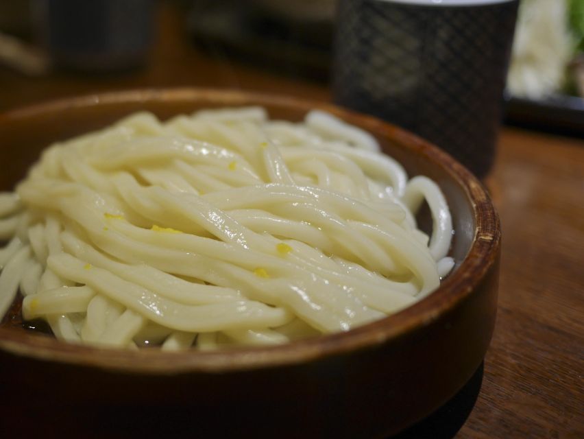 Kyoto: Casual Pontocho Evening Food Tour - The guides are a major part of the value