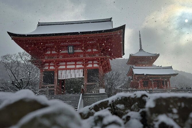 Kyoto Early Bird English Tour: Fushimi Inari & Gion(Private opt) - What the guide adds to the experience