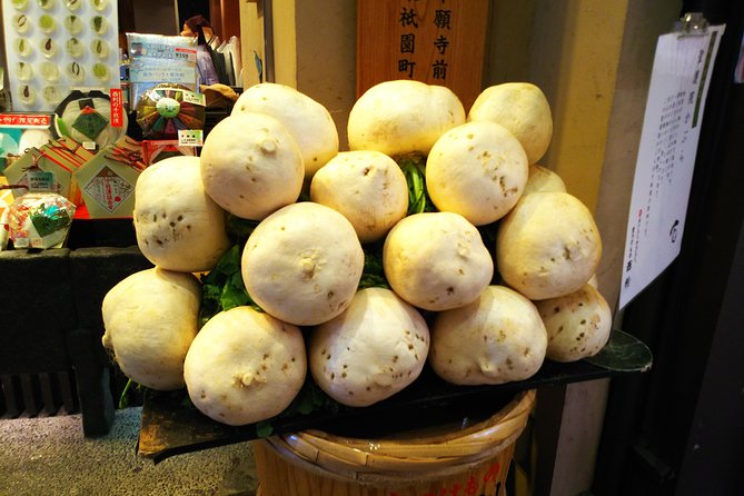 Kyoto Early Riser Platinum One-Day Walking Tour - Nishiki Market for food and local shopping