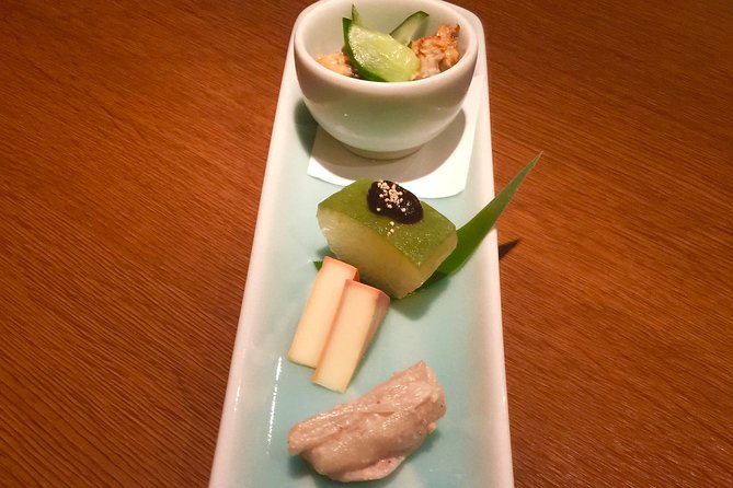 Kyoto Evening Gion Food Tour Including Kaiseki Dinner - Sitting down for a 10-course kaiseki meal