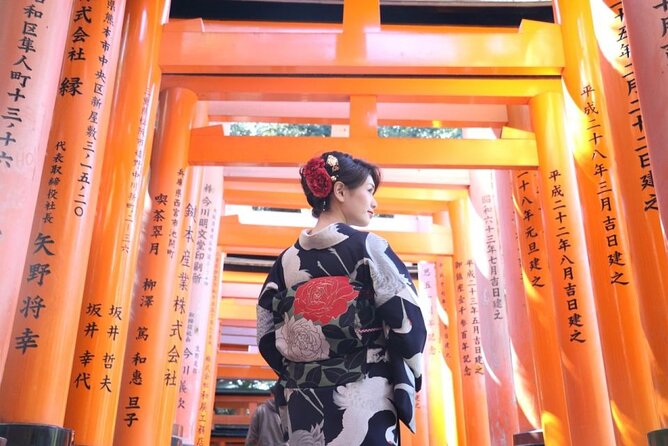 Kyoto:Family-Friendly Kimono & Yukata Experience at WARGO - Choosing your Kyoto kimono setting