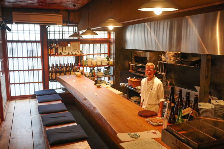 Kyoto: Foodie Night Tour in Gion with 9 dishes + 6 Sake - Finishing with Kyoto dessert in a traditional building