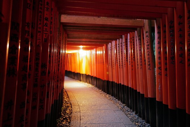 Kyoto Fushimi-Inari Night Walking Tour - The dusk-to-dark timing