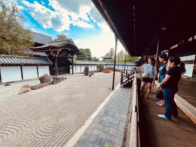 Kyoto: Fushimi Inari Shrine and Tofukuji Temple E-Bike Tour - Finding calm at Tofukuji Temple