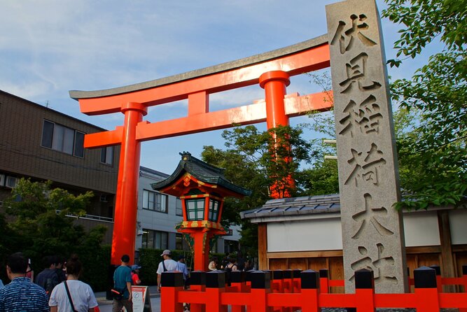 Kyoto: Fushimi Inari Shrine Walking Tour - Fox statues and Inari worship
