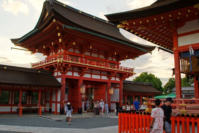 Kyoto: Fushimi Inari Shrine Walking Tour - Meeting at Daily Yamazaki at 6:00 pm