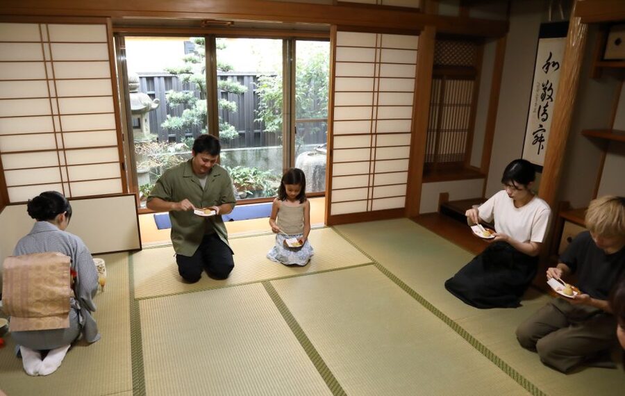 Kyoto Fushimiinari:Wagashi Making & Small Group Tea Ceremony - What the six-person limit adds