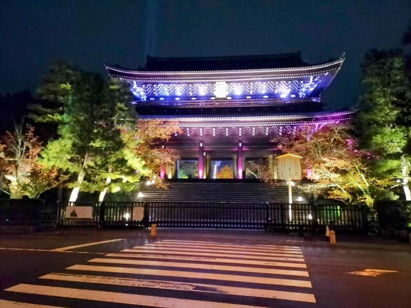 Kyoto Geisha Walking Tour: Gion District & Hidden Gems - Hanamikoji, teahouses, and the world of Geiko