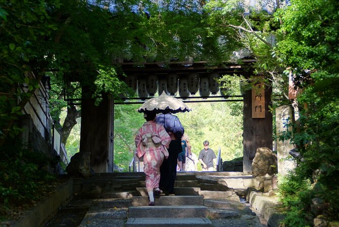 Kyoto: Gion and Geisha District Walking Tour - Yasui-Konpiragu brings a memorable local custom