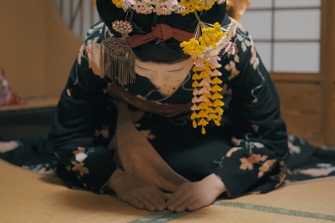 Kyoto Gion Cultural Walk & Geisha Show with Dining Options - Starting beside Izumo-no-Okuni’s statue