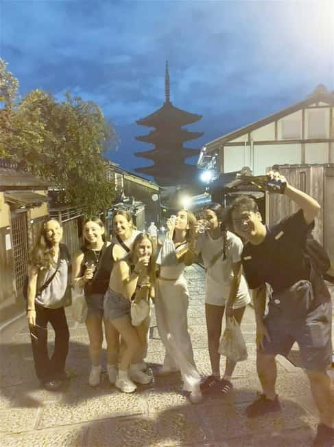 Kyoto: Gion Evening Walk with Hidden Gems, Geisha & Sake - Yasui Kompira-gū and its unusual power stone