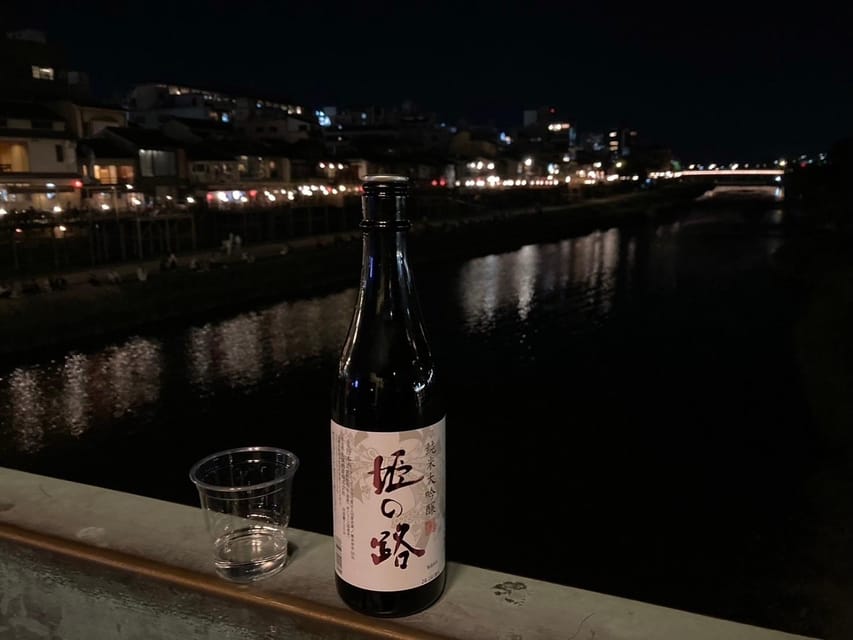 Kyoto: Gion Evening Walk with Hidden Gems, Geisha & Sake - Ninenzaka’s wooden streets and gentle slopes