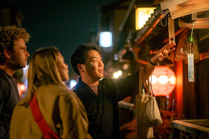 Kyoto: Gion Geisha District & Sake-in-Hand Walking Tour - Yasaka Shrine and the tour’s finish