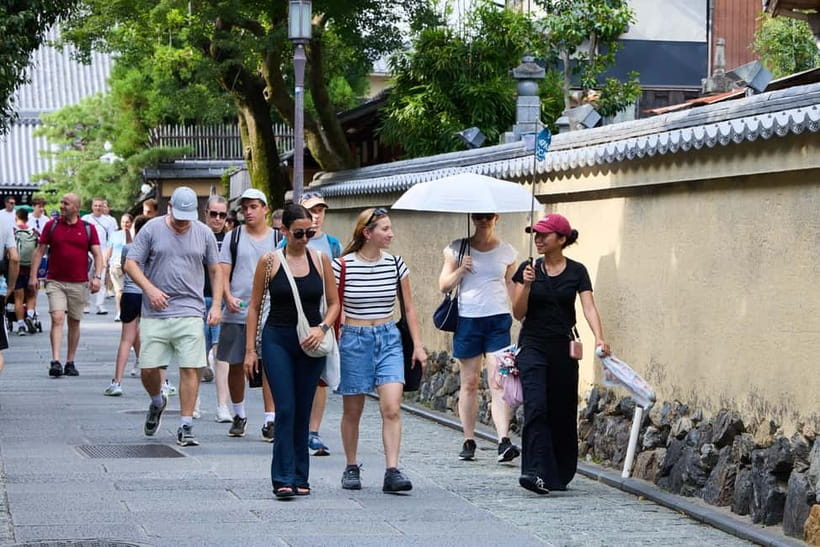 Kyoto: Gion Geisha District Walking Tour and Hidden Gems - Gion Tatsumi Bridge and the World of Geisha
