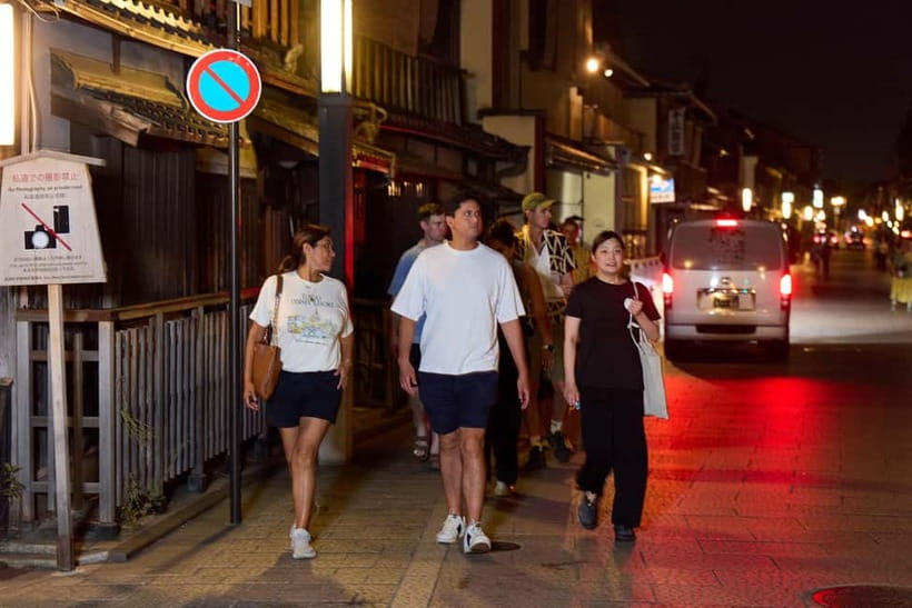 Kyoto: Gion Geisha District Walking Tour - Stories of Geisha - Entering Gion, Kyoto’s most famous geisha district