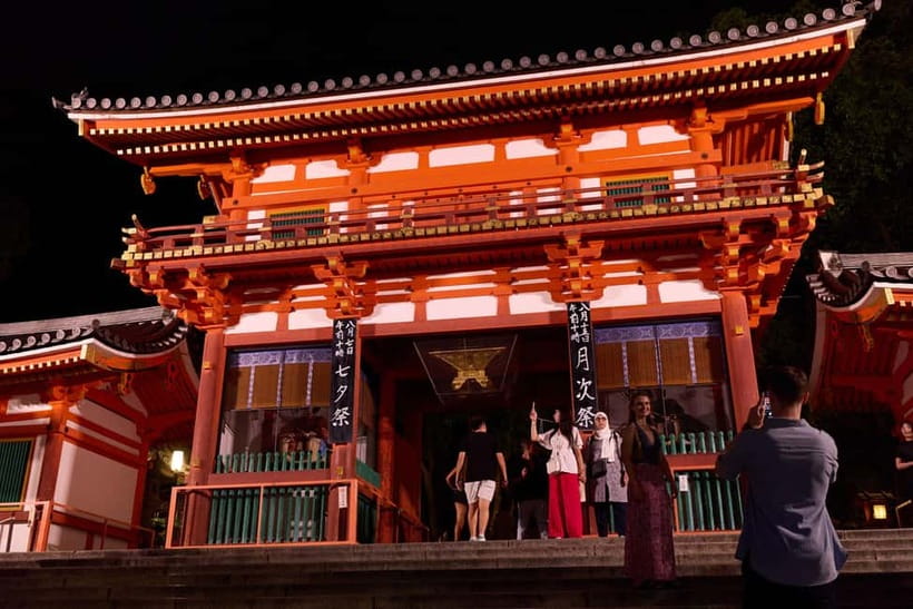 Kyoto: Gion Geisha District Walking Tour - Stories of Geisha - Gion Corner and the meaning of performance